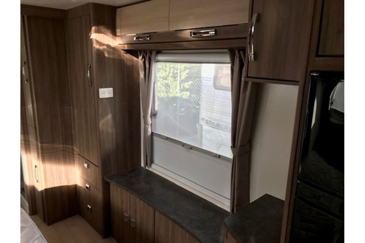 2016 Jayco SILVERLINE CARAVAN 21' (21.65
