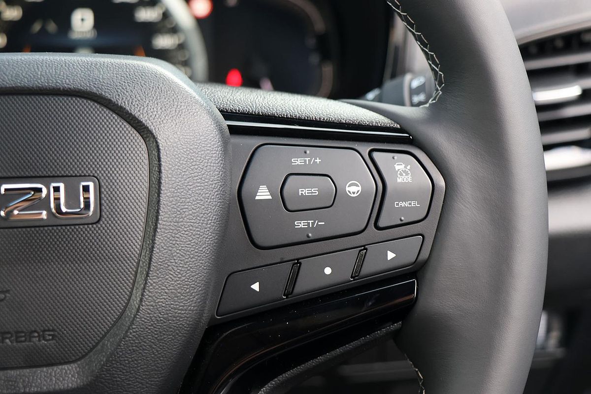 2024 Isuzu D-MAX BLADE 4X4