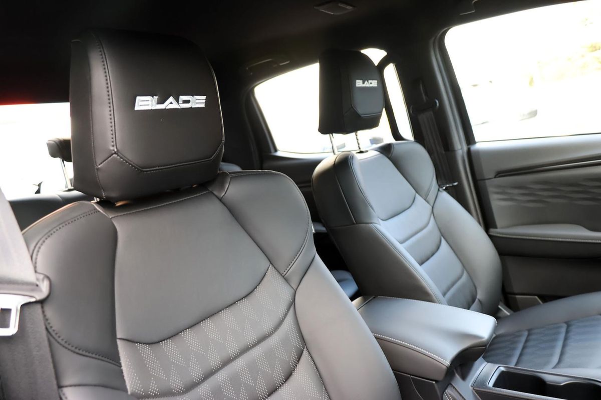 2024 Isuzu D-MAX BLADE 4X4