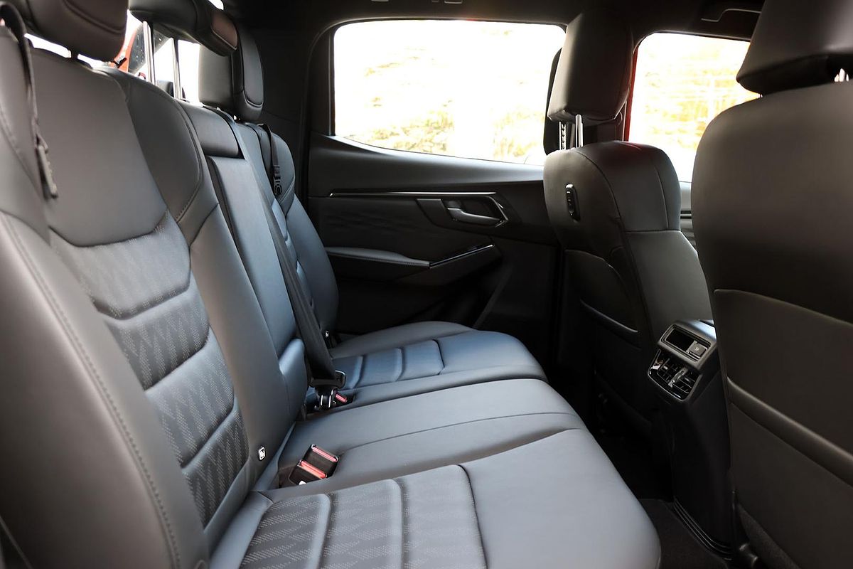 2024 Isuzu D-MAX BLADE 4X4