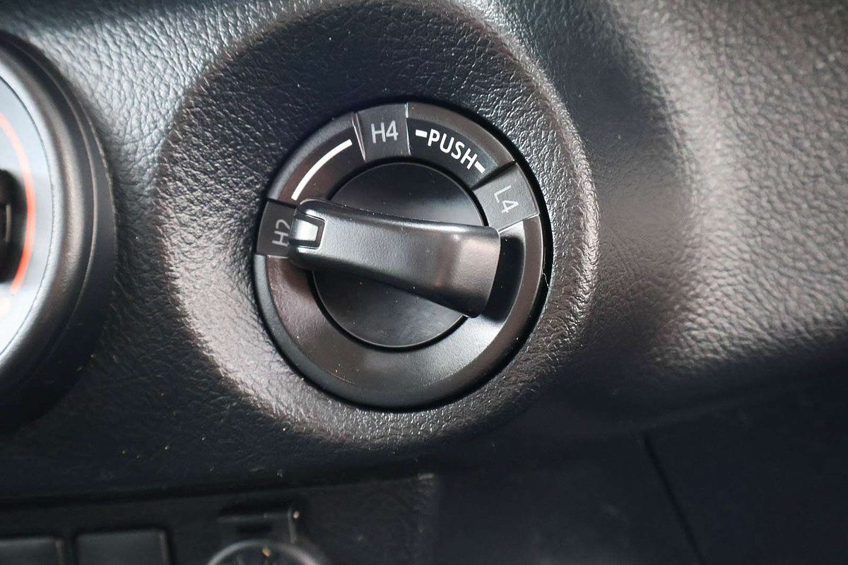 2016 Toyota Hilux SR GUN126R 4X4