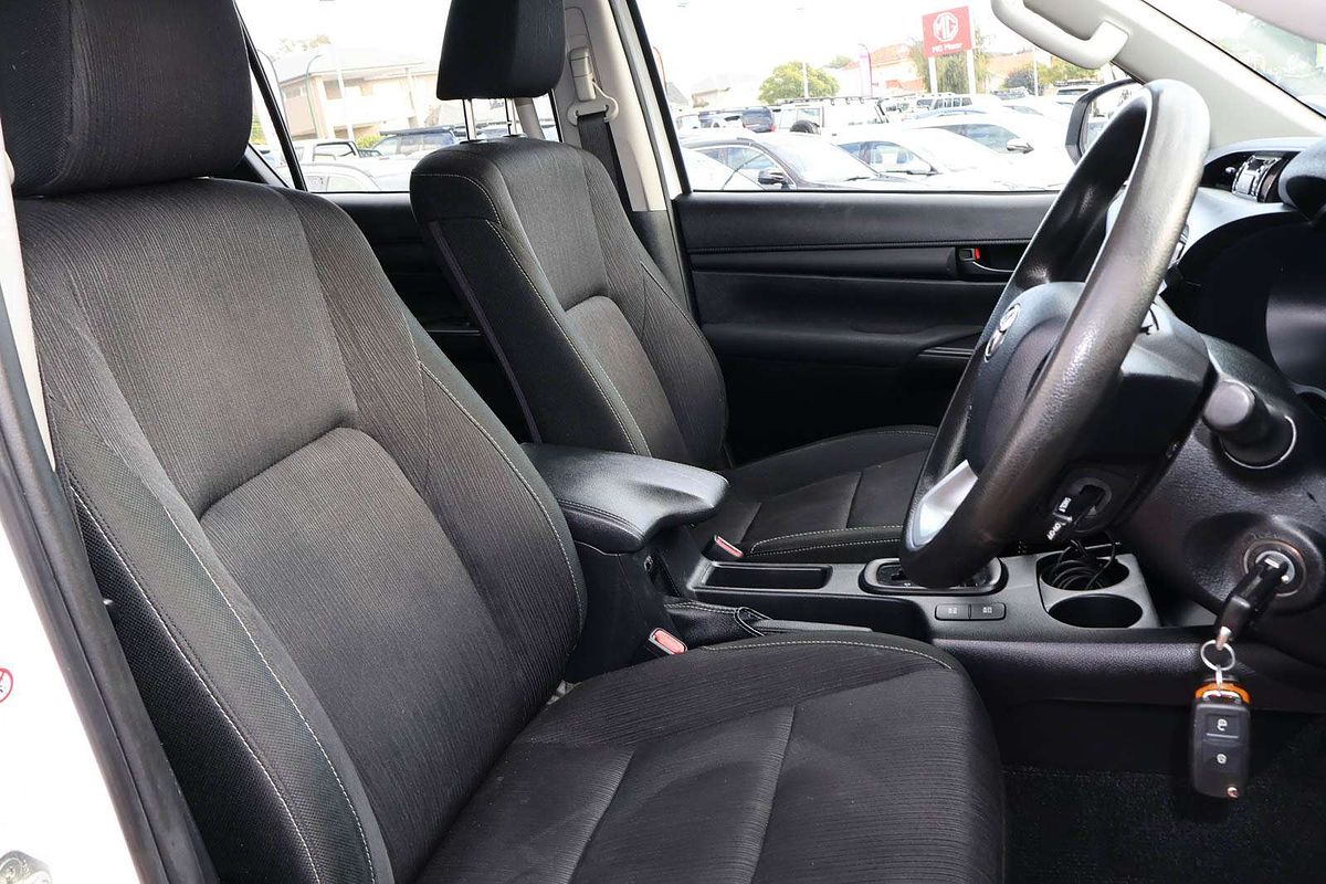 2016 Toyota Hilux SR GUN126R 4X4