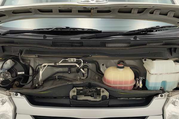 2015 Toyota Hiace TRH201R LWB