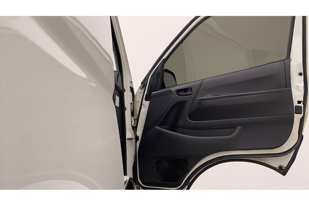 2015 Toyota Hiace TRH201R LWB