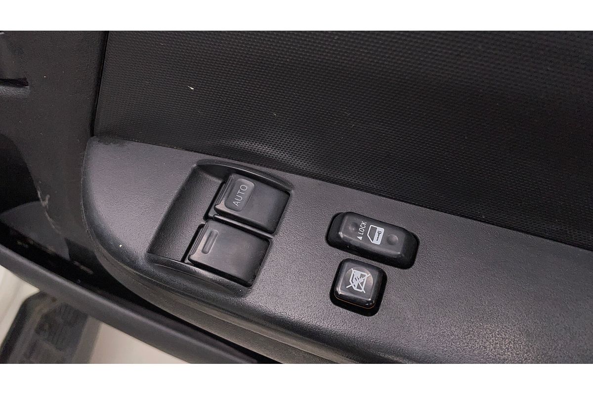 2015 Toyota Hiace TRH201R LWB