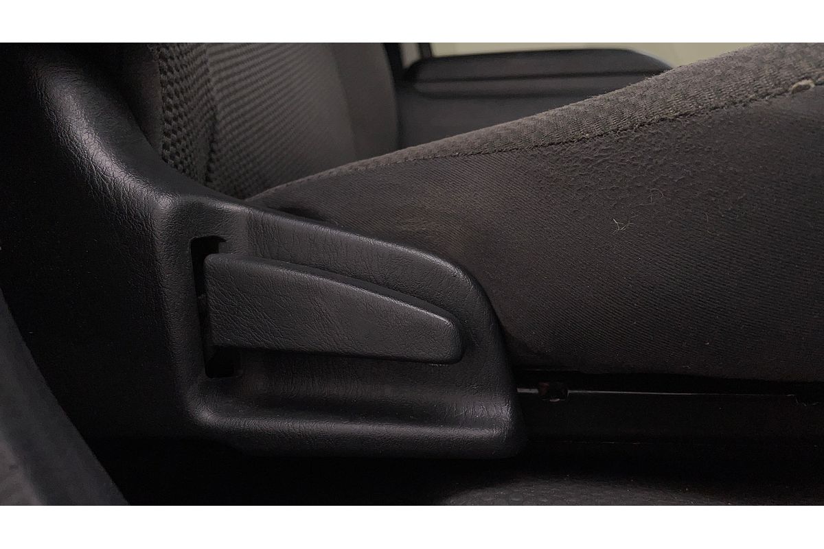 2015 Toyota Hiace TRH201R LWB