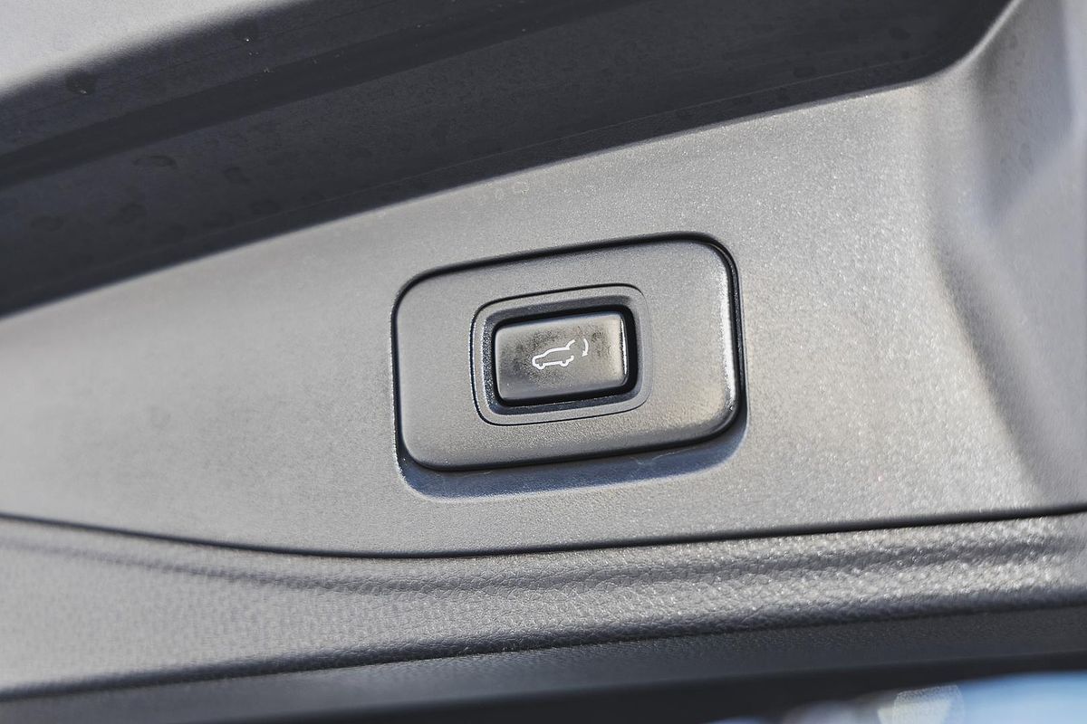 2021 Isuzu MU-X LS-U