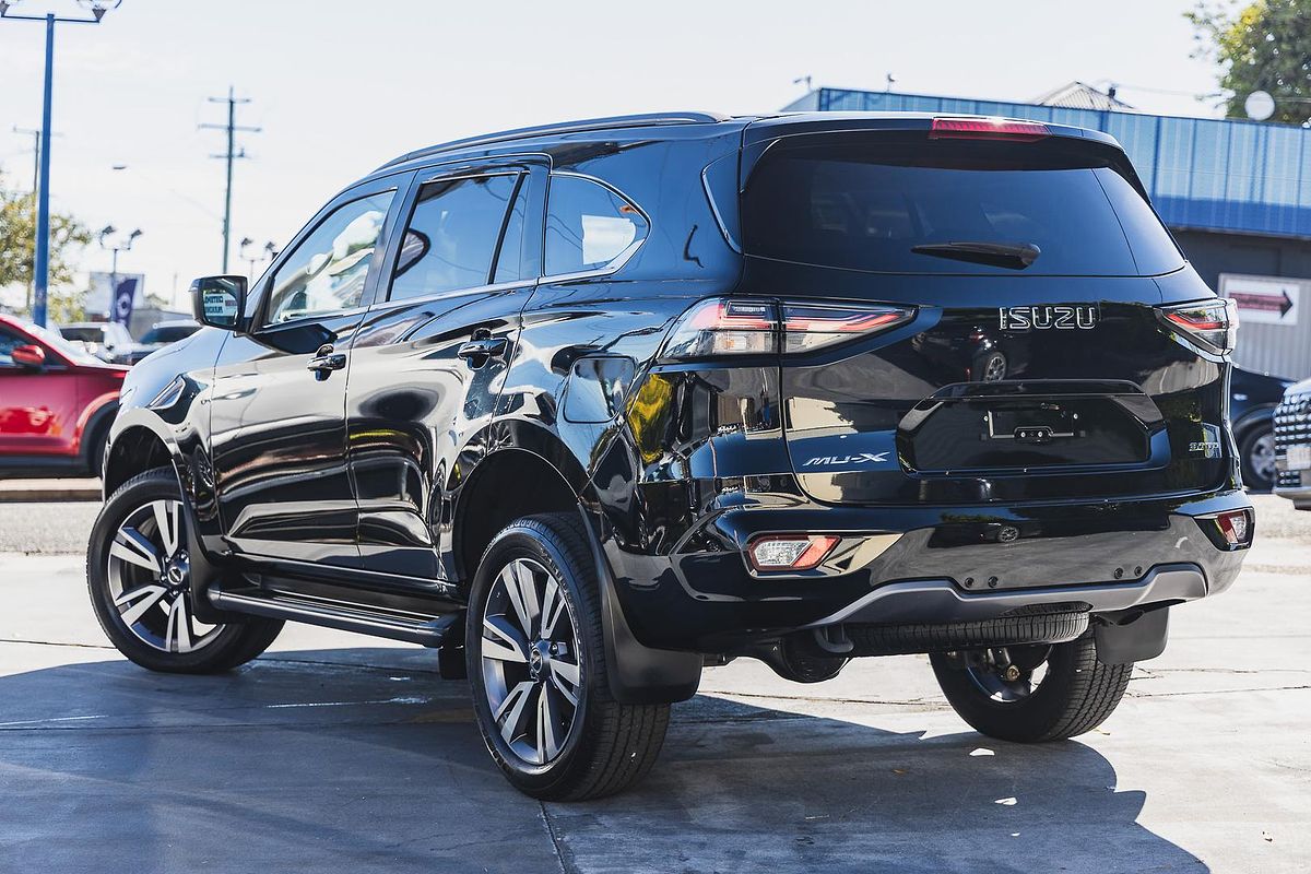 2023 Isuzu MU-X LS-T