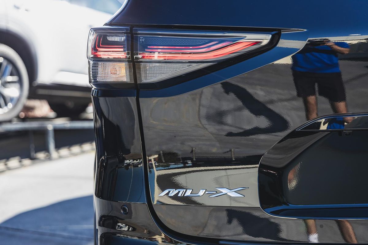 2023 Isuzu MU-X LS-T
