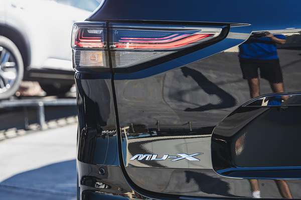 2023 Isuzu MU-X LS-T
