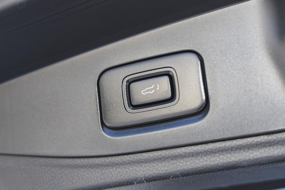 2023 Isuzu MU-X LS-T