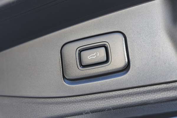 2023 Isuzu MU-X LS-T