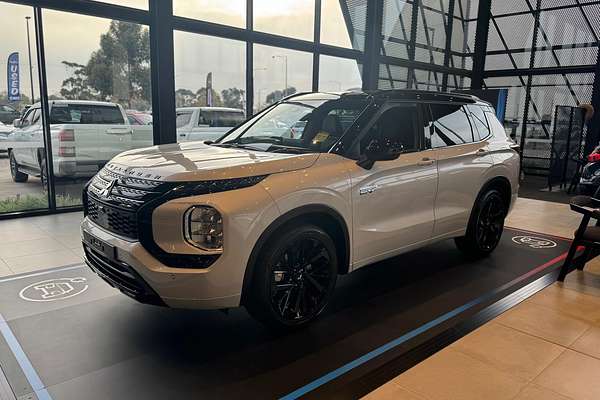 2025 Mitsubishi Outlander PHEV GSR ZM