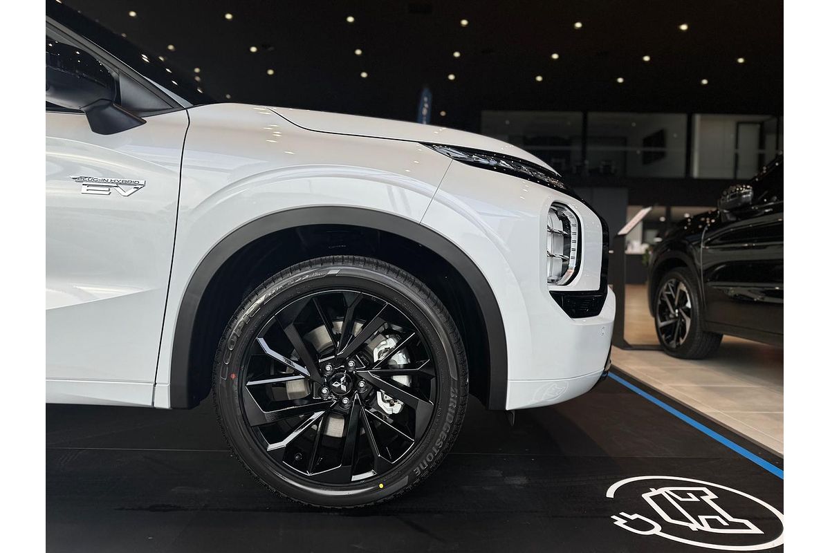 2025 Mitsubishi Outlander PHEV GSR ZM