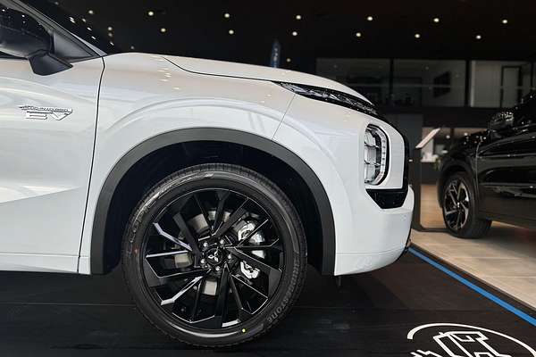 2025 Mitsubishi Outlander PHEV GSR ZM