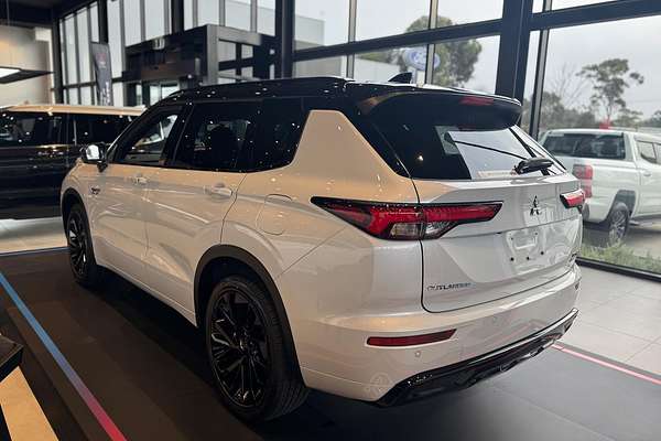2025 Mitsubishi Outlander PHEV GSR ZM