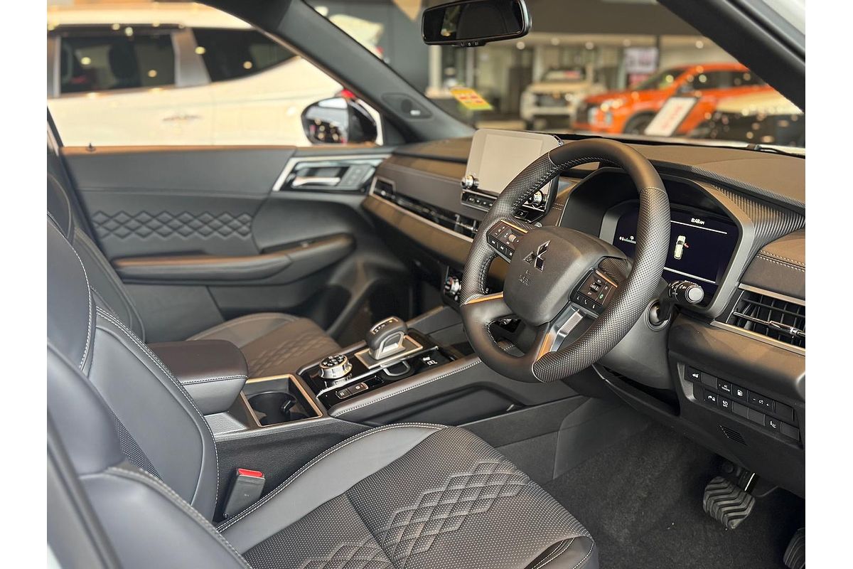 2025 Mitsubishi Outlander PHEV GSR ZM