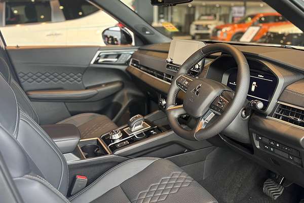 2025 Mitsubishi Outlander PHEV GSR ZM