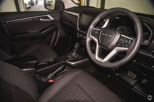 2025 Isuzu D-MAX LS-M 4X4