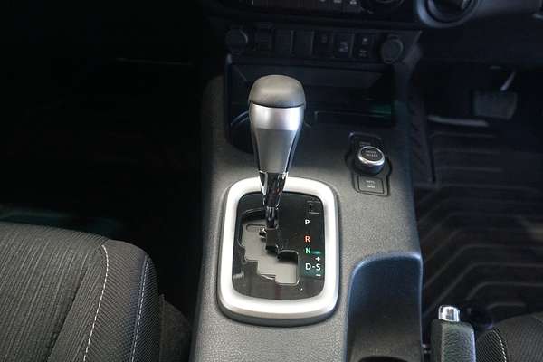 2024 Toyota Hilux SR5 GUN126R 4X4