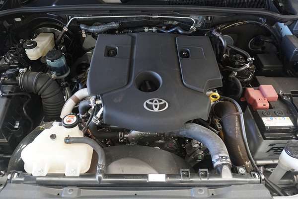 2024 Toyota Hilux SR5 GUN126R 4X4
