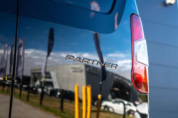 2024 Peugeot Partner Pro K9 SWB