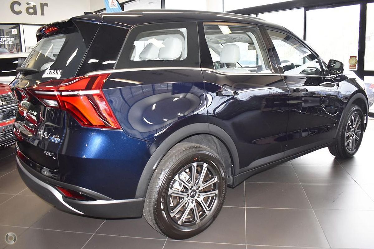 2025 Mahindra XUV700 AX7L