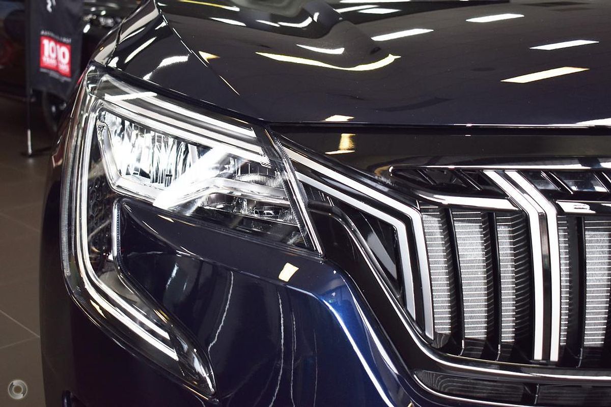 2025 Mahindra XUV700 AX7L