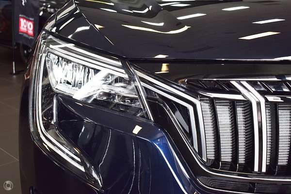 2025 Mahindra XUV700 AX7L
