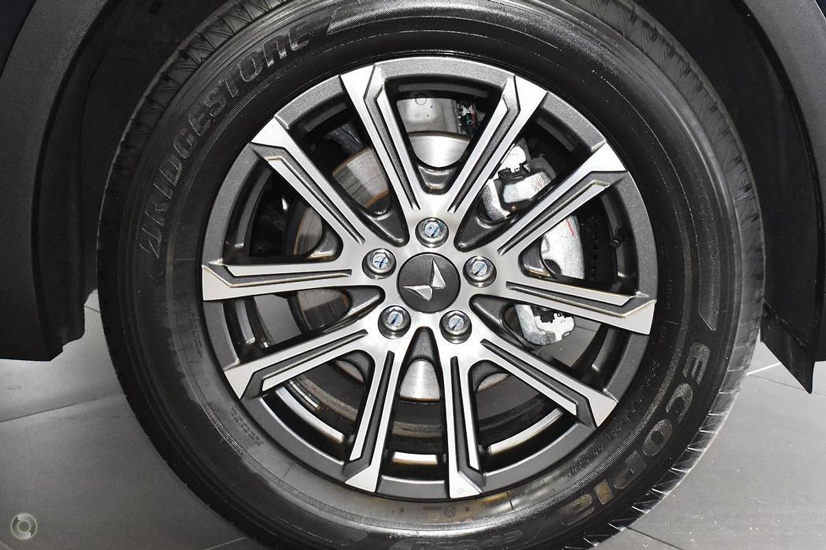 2025 Mahindra XUV700 AX7L