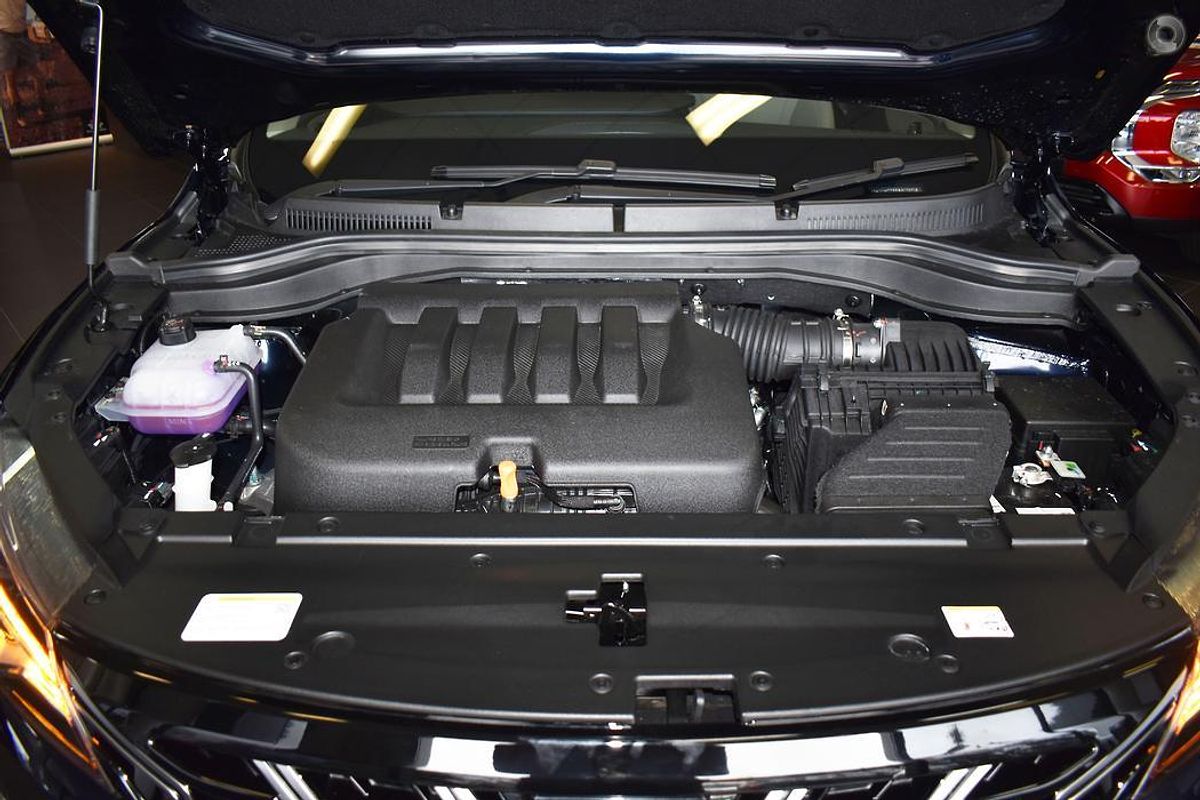 2025 Mahindra XUV700 AX7L