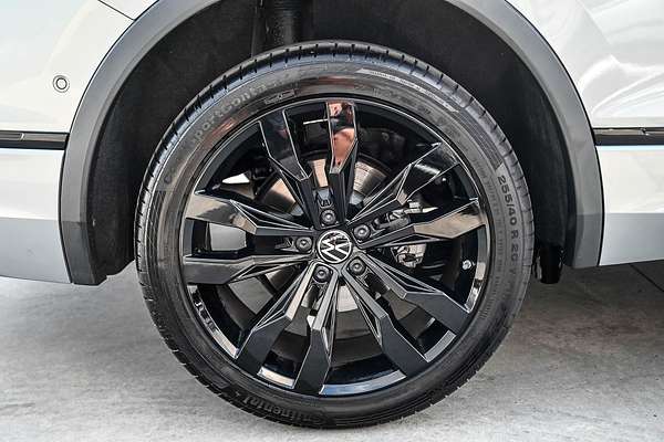 2024 Volkswagen Tiguan Wolfsburg Edition Allspace 5N