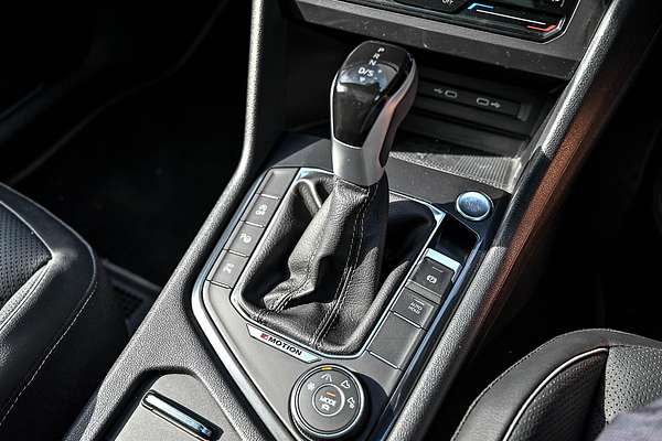 2024 Volkswagen Tiguan Wolfsburg Edition Allspace 5N