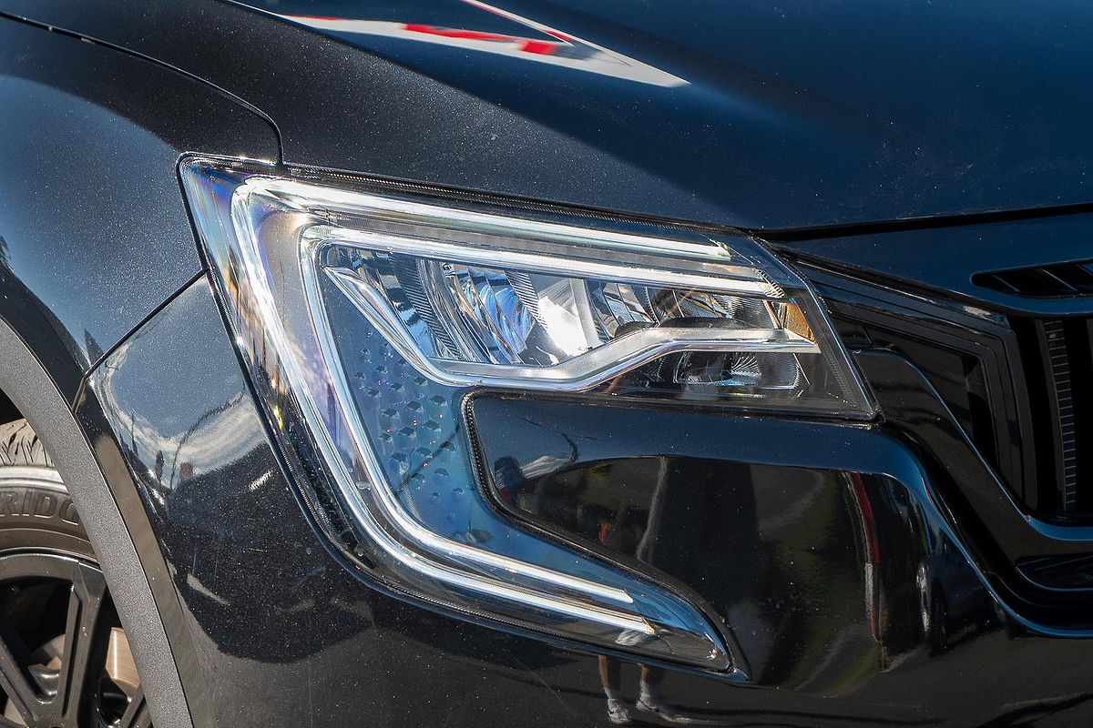 2024 Mahindra XUV700 AX7L Black Edition