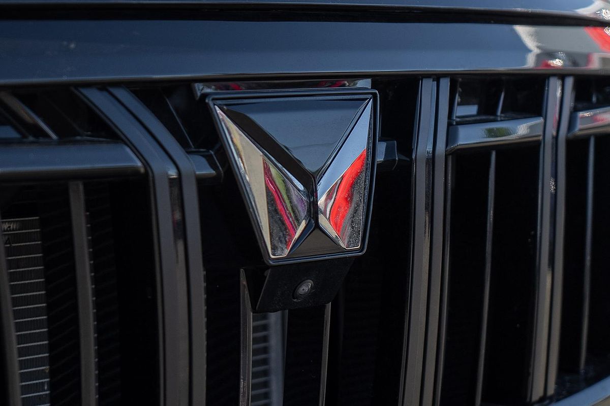 2024 Mahindra XUV700 AX7L Black Edition