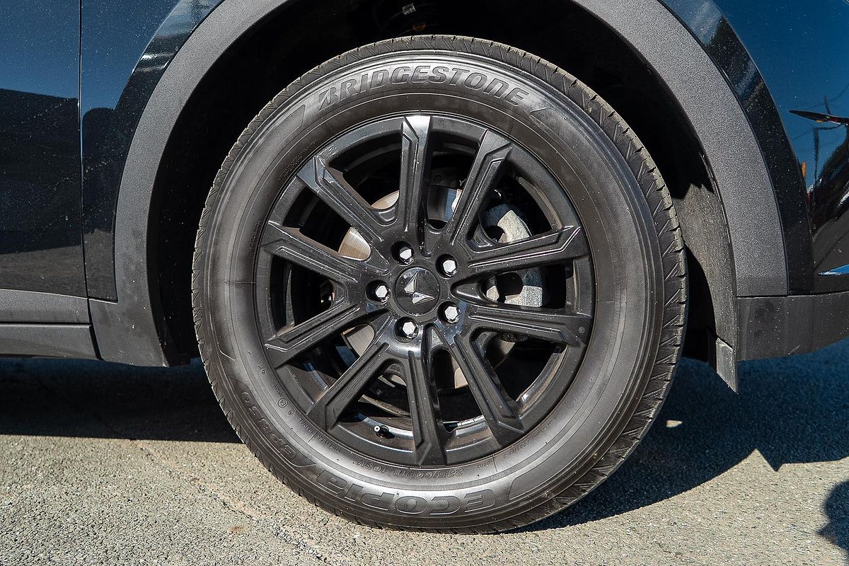 2024 Mahindra XUV700 AX7L Black Edition