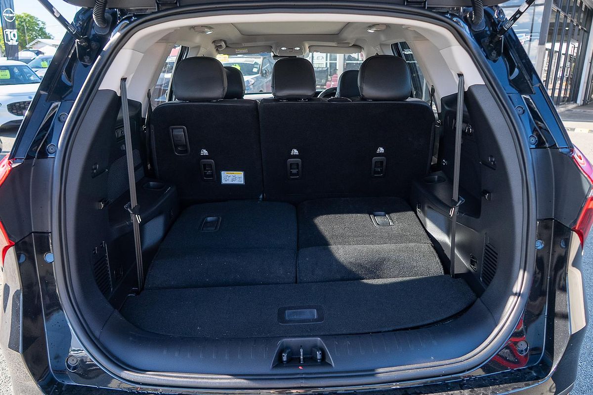 2024 Mahindra XUV700 AX7L Black Edition