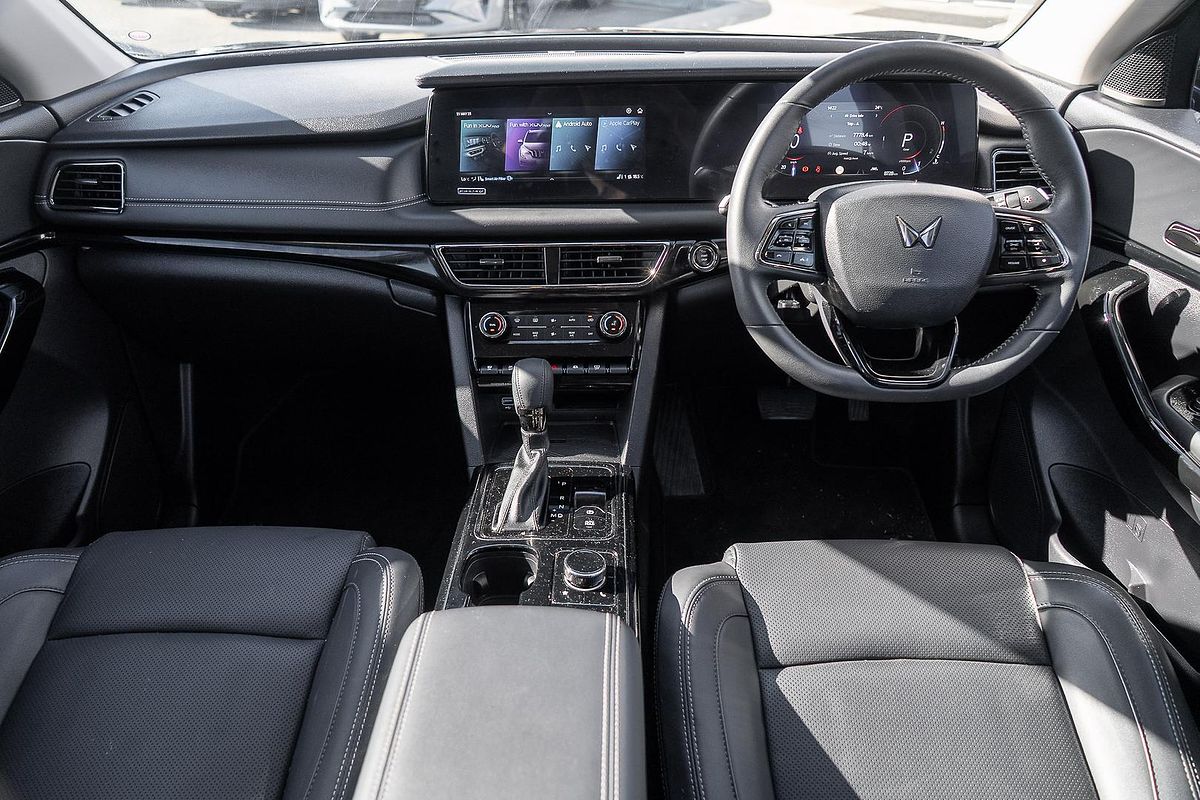 2024 Mahindra XUV700 AX7L Black Edition
