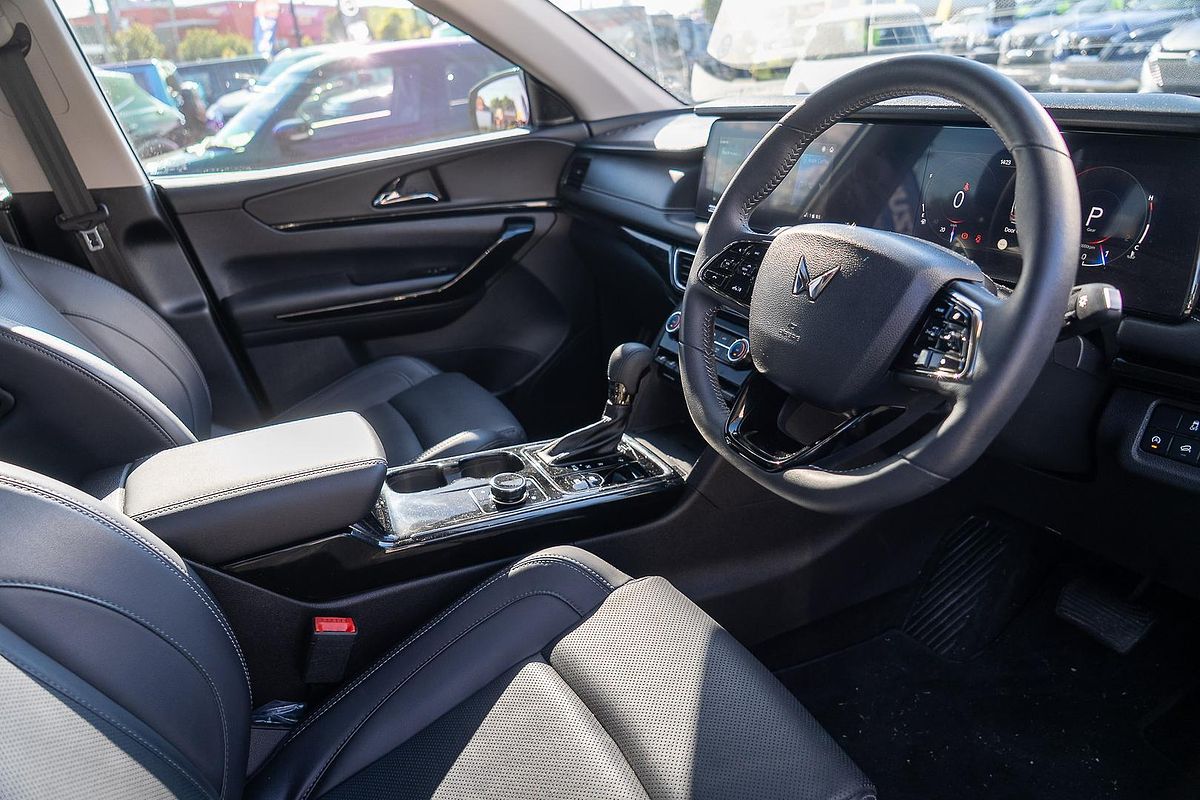2024 Mahindra XUV700 AX7L Black Edition