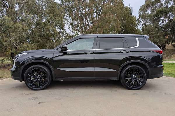 2023 Mitsubishi Outlander LS Black Edition ZM