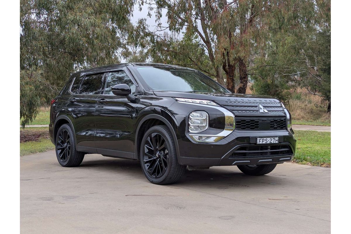 2023 Mitsubishi Outlander LS Black Edition ZM