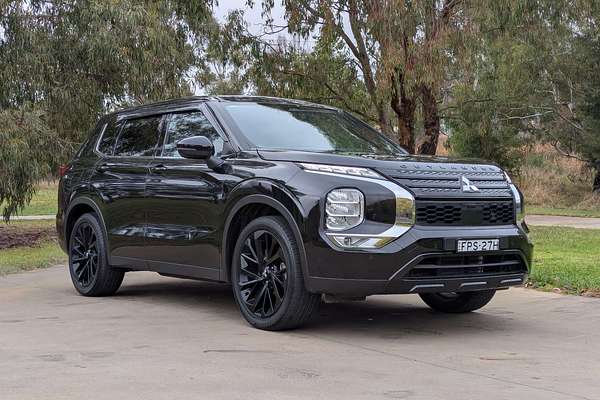 2023 Mitsubishi Outlander LS Black Edition ZM