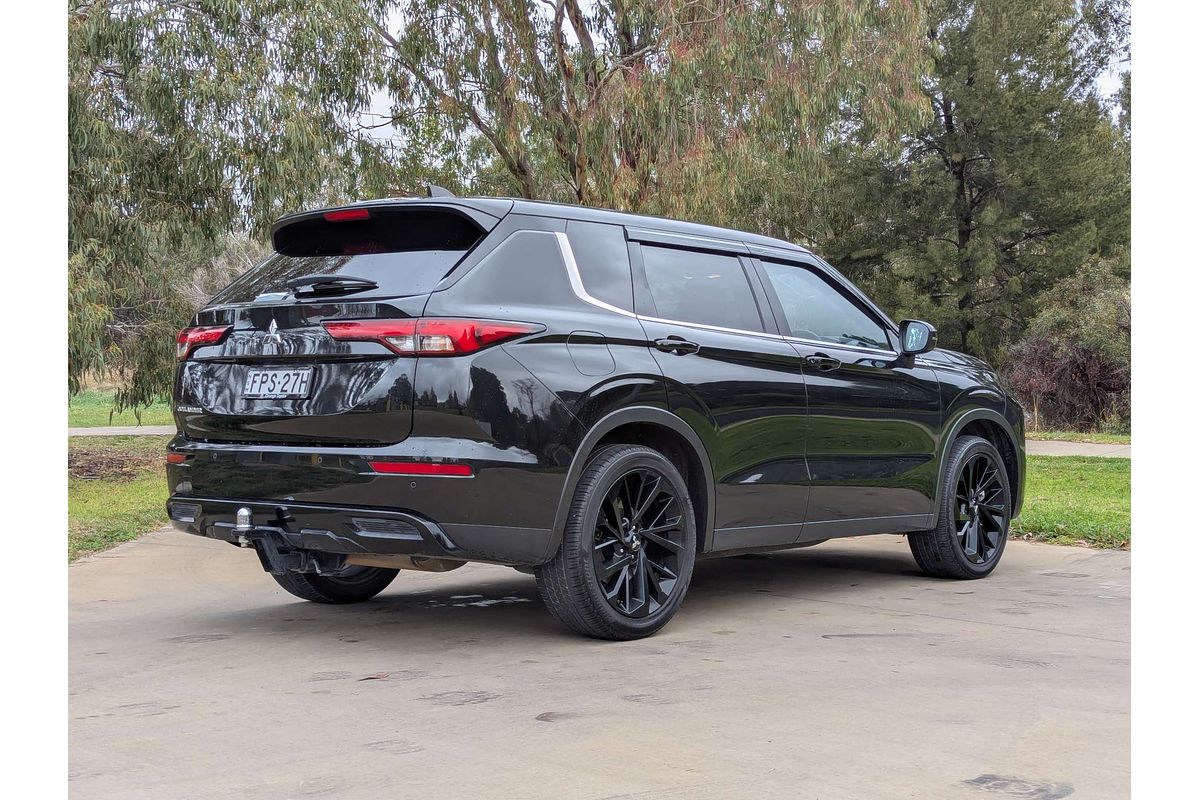 2023 Mitsubishi Outlander LS Black Edition ZM