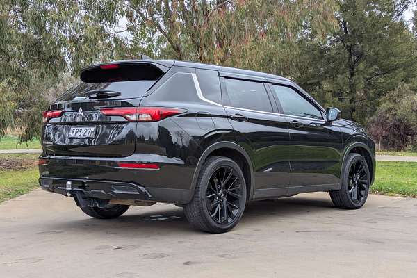 2023 Mitsubishi Outlander LS Black Edition ZM