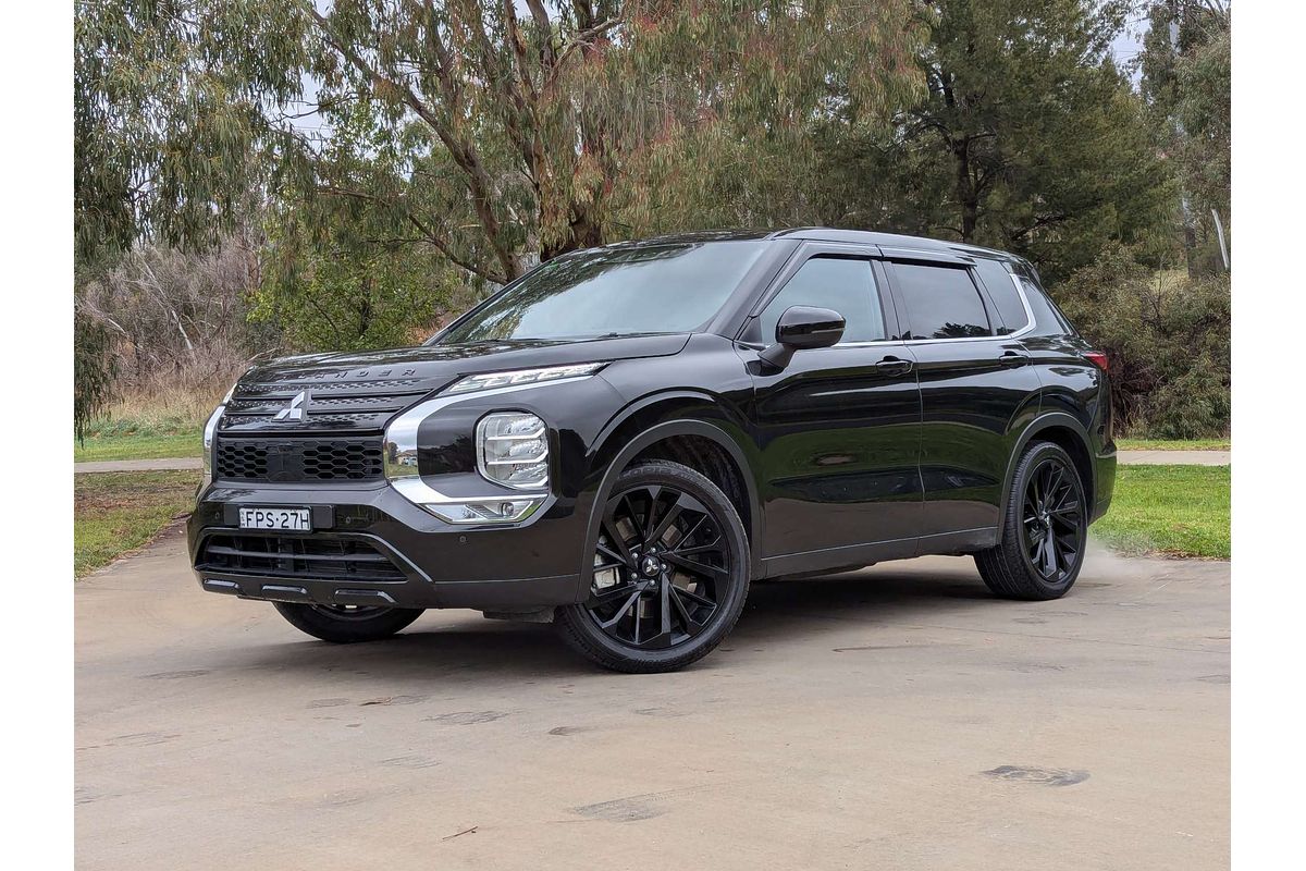 2023 Mitsubishi Outlander LS Black Edition ZM