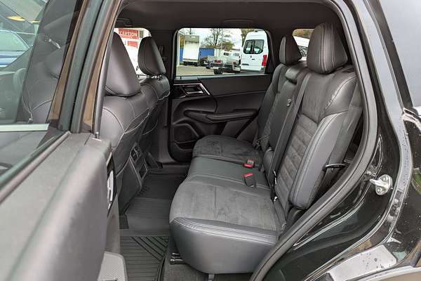 2023 Mitsubishi Outlander LS Black Edition ZM