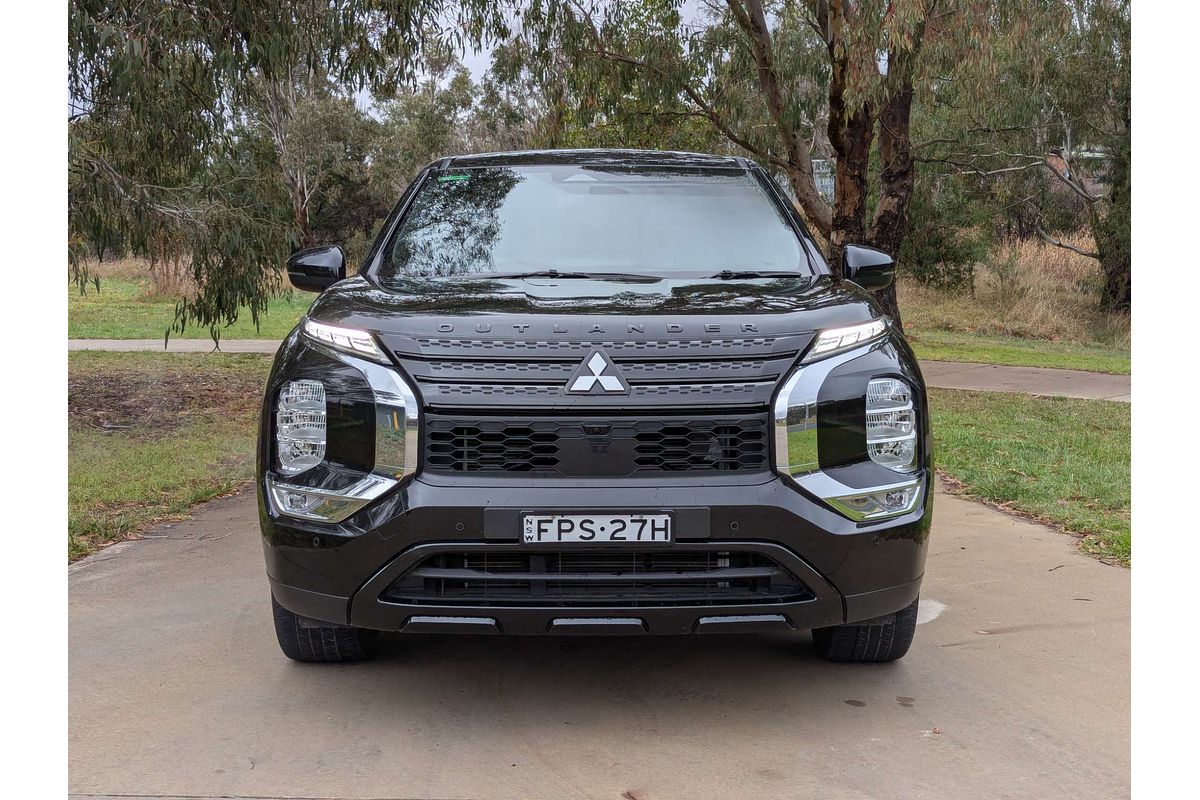2023 Mitsubishi Outlander LS Black Edition ZM