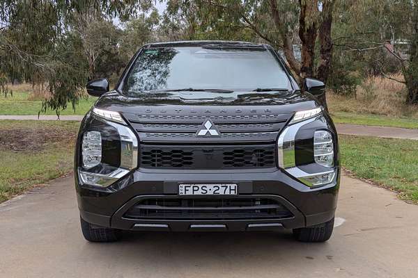2023 Mitsubishi Outlander LS Black Edition ZM