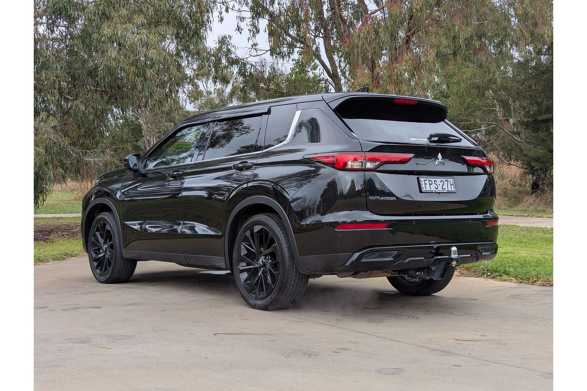 2023 Mitsubishi Outlander LS Black Edition ZM