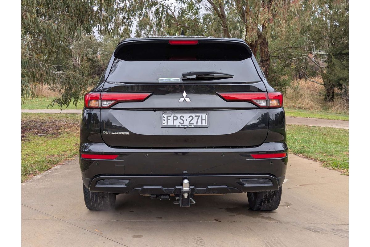 2023 Mitsubishi Outlander LS Black Edition ZM